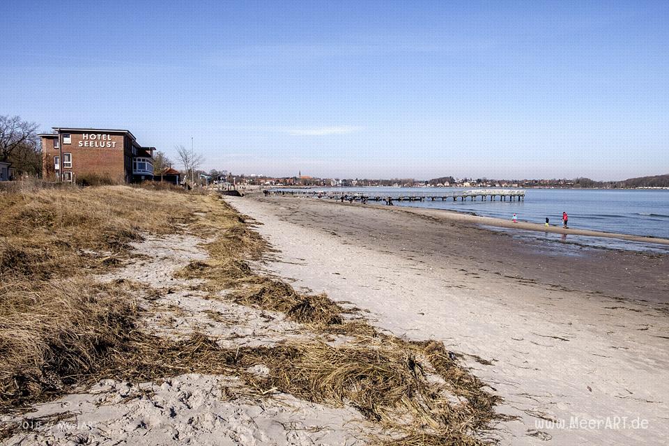 Ein sonniger Wintertag an der Ostsee in Eckernförde // Foto: MeerART