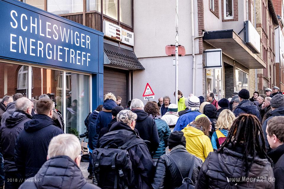 Kundgebung zum Umweltskandal vor den Stadtwerken in Schleswig // Foto: MeerART