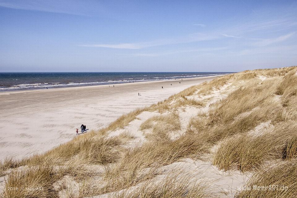 Ein sonniger Frühlingstag in Vejers Strand an der dänischen Nordseeküste // Foto: MeeEin sonniger Frühlingstag in Vejers Strand an der dänischen Nordseeküste // Foto: MeerART / Ralph KerparART / Ralph Kerpa