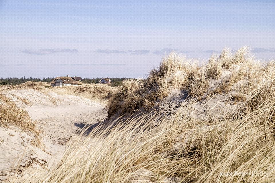 Ein sonniger Frühlingstag in Vejers Strand an der dänischen Nordseeküste // Foto: MeerART / Ralph Kerpa