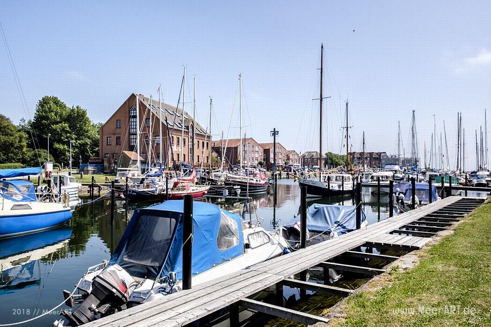 Der idyllische Hafen Orth auf Fehmarn // Foto: MeerART