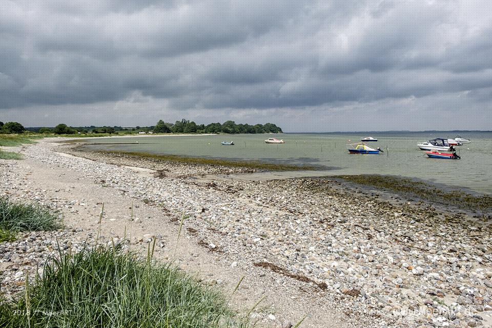 Idyllischer Naturstrand an der Flensburger Förde in Habernis// Foto: MeerART / Ralph Kerpa