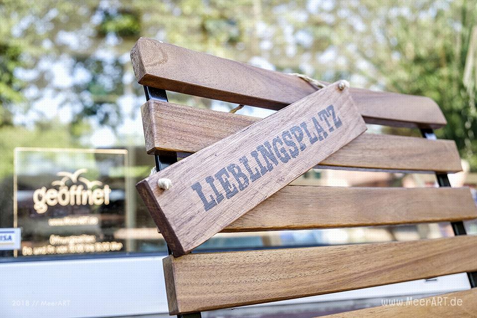 Der Lieblingsplatz vorm Atelier // Foto: MeerART / Ralph Kerpa