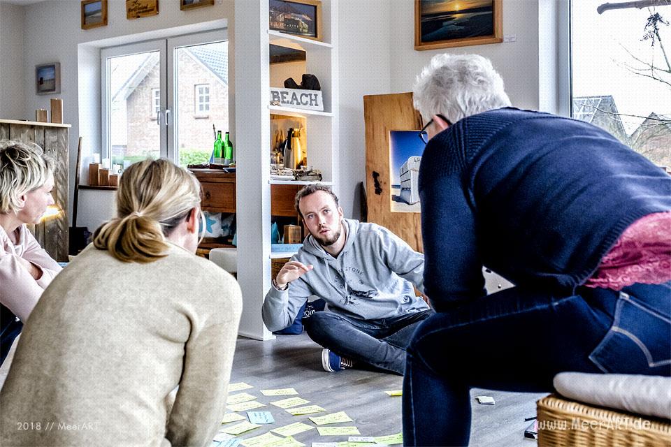 Erstes deutsch-dänisches Kooperationsbrainstorming in Langenhorn im Atelier MeerART // Foto: MeerART