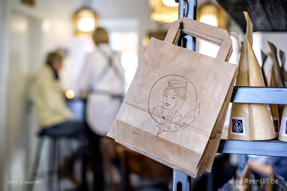 Das zauberhafte HafenKaffee von Petra und Gunner Althausen in Husum // Foto: MeerART / Ralph Kerpa