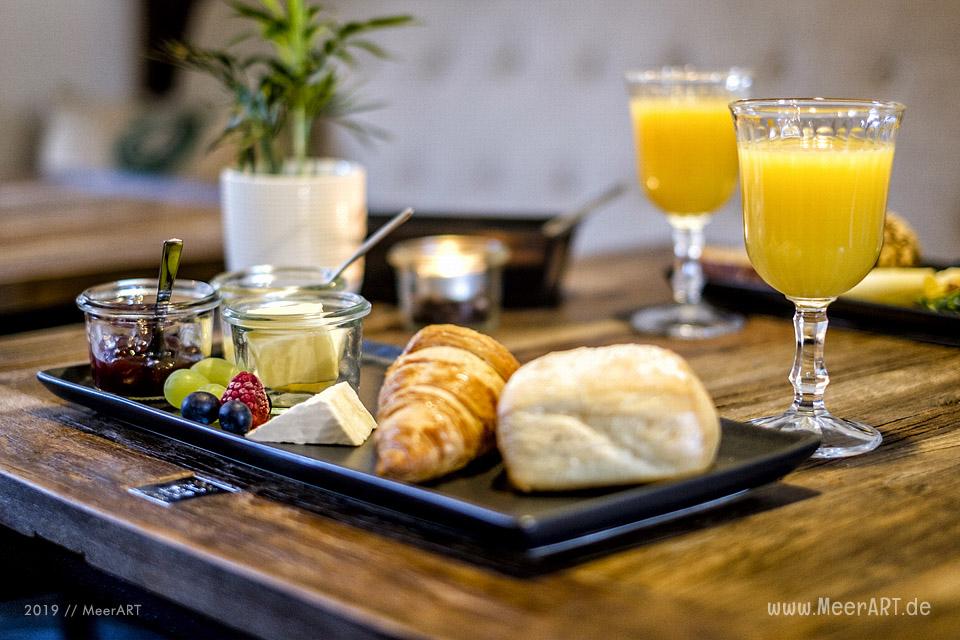 Das zauberhafte HafenKaffee von Petra und Gunner Althausen in Husum // Foto: MeerART / Ralph Kerpa