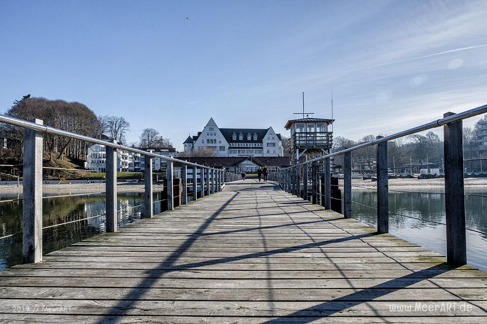 Das Strand Hotel in Glücksburg an der Flensburger Förde // Foto: MeerART