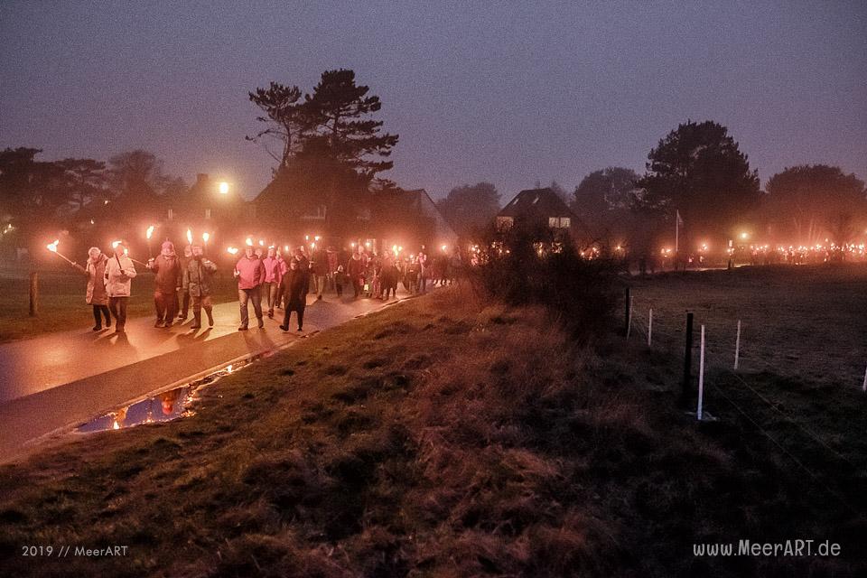 Biikebrennen mit Fackelumzug in Norddorf auf der nordfriesischen Insel Amrum // Foto: MeerART / Ralph Kerpa