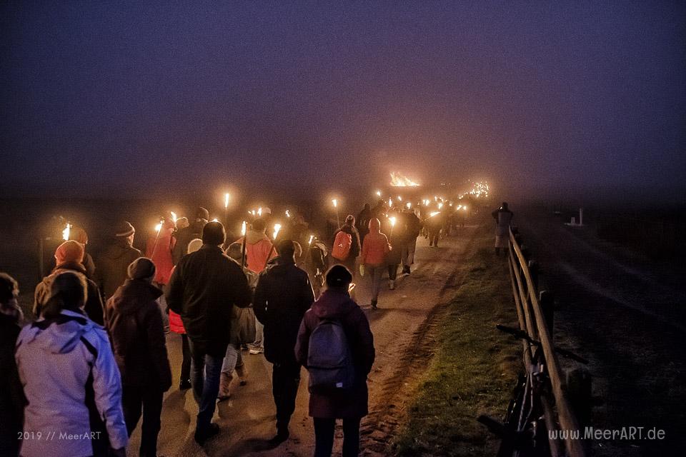 Biikebrennen mit Fackelumzug in Norddorf auf der nordfriesischen Insel Amrum // Foto: MeerART / Ralph Kerpa
