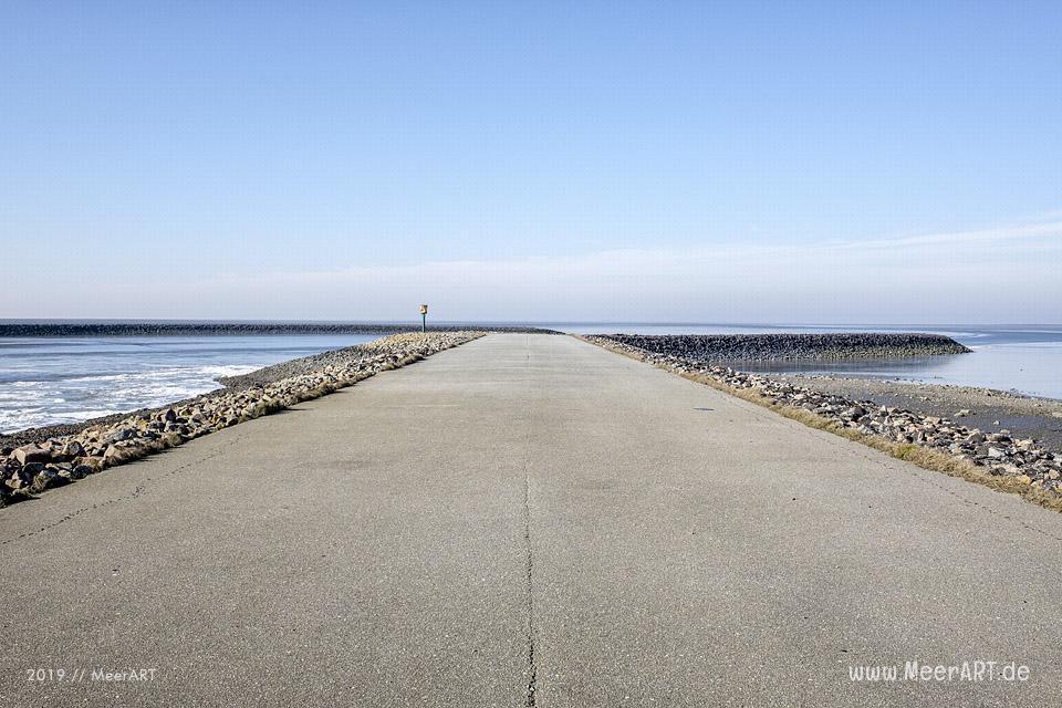 Zu Fuß von Lüttmoorsiel nach Holmer Siel // Foto: MeerART