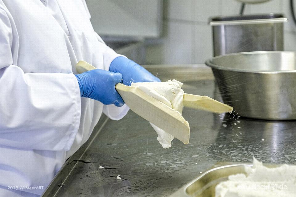 Jahnkes Ziegennkäse: Leckere Ziegenmilchspezialitäten direkt vom Bauernhof aus Angeln // Foto: MeerART / Ralph Kerpa
