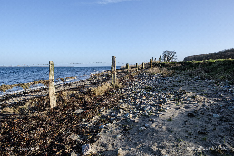 Ein Sonntagsspaziergang an der Ostseeküste in Bockholmwik // Foto: MeerART