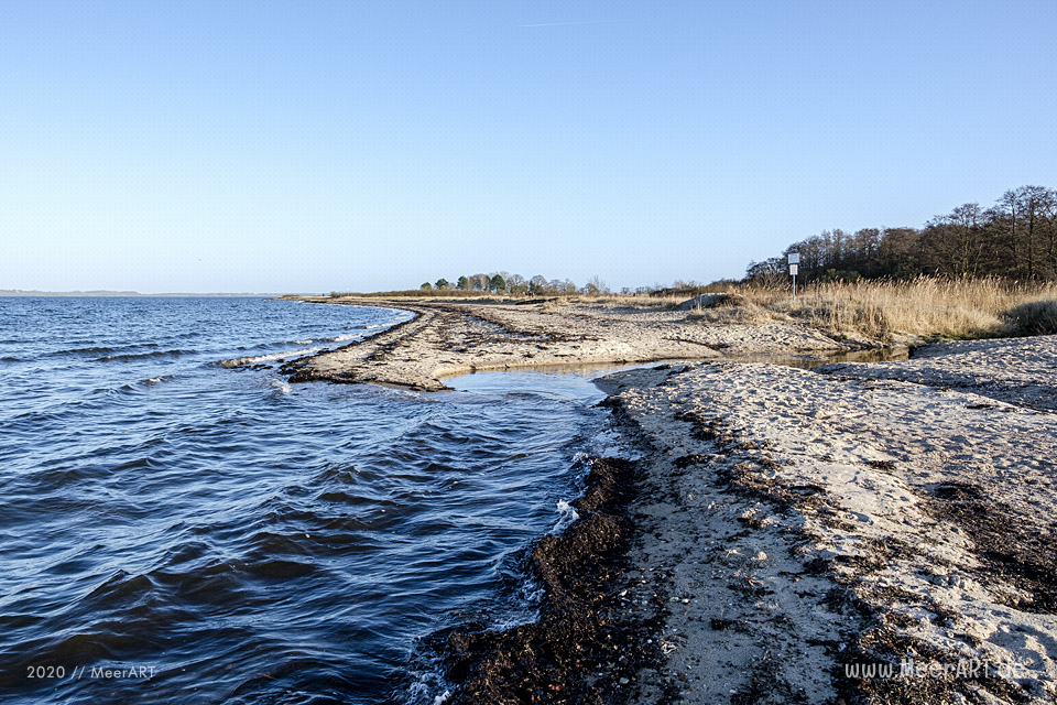 Ein Sonntagsspaziergang an der Ostseeküste in Bockholmwik // Foto: MeerART