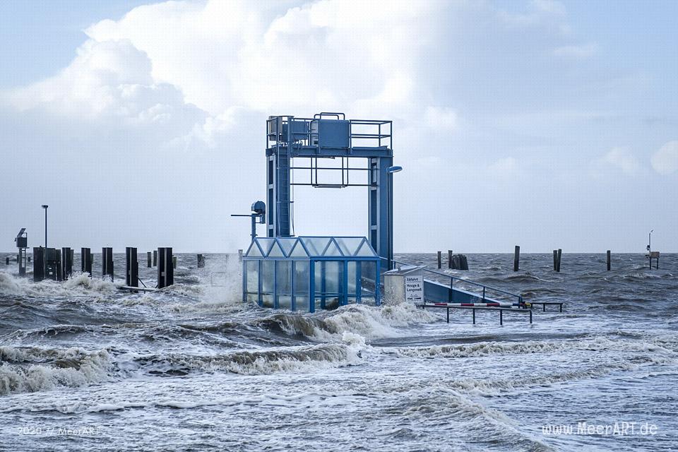 Das Sturmtief Sabine trifft auf die Westküste hier an der Küste in Schlüttsiel // Foto: MeerART