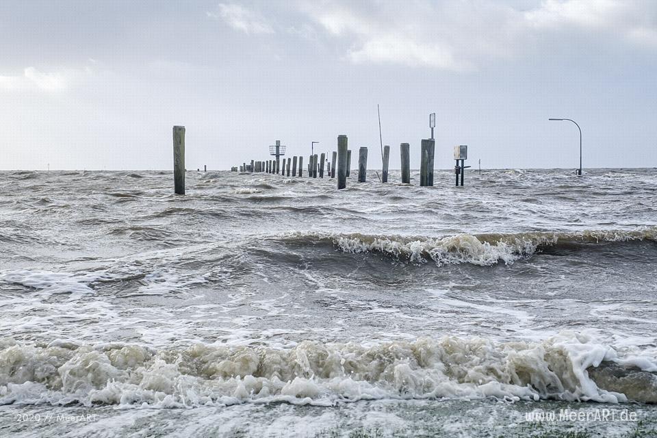 Das Sturmtief Sabine trifft auf die Westküste hier an der Küste in Schlüttsiel // Foto: MeerART