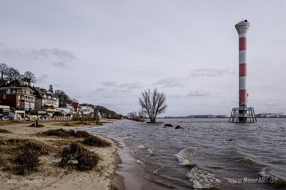 Auf Stippvisite am Strand in Hamburg Blankenese // Foto: MeerART