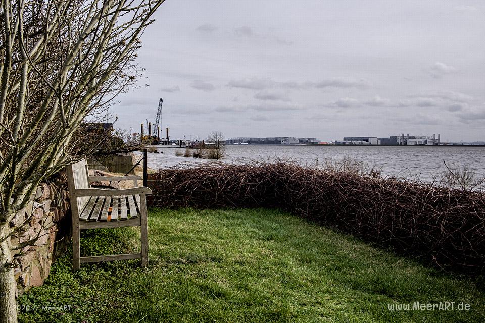 Auf Stippvisite am Strand in Hamburg Blankenese // Foto: MeerART
