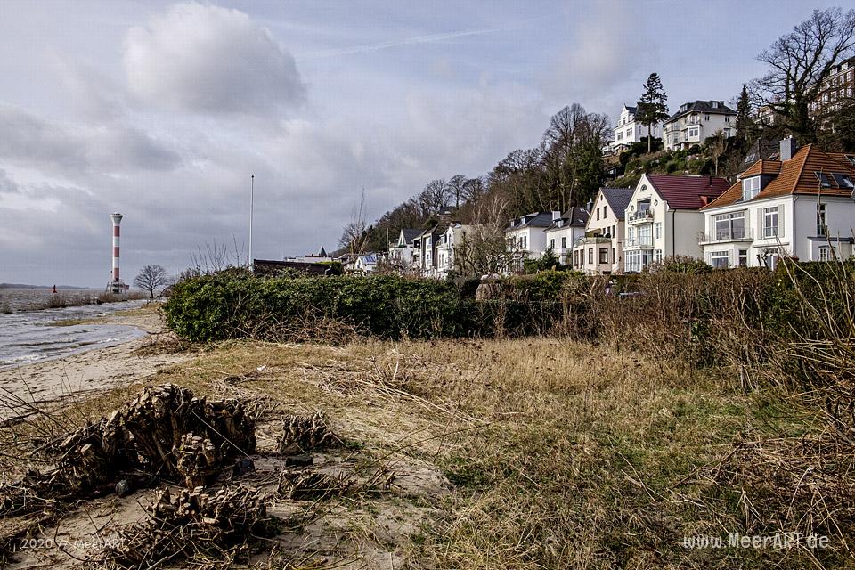 Auf Stippvisite am Strand in Hamburg Blankenese // Foto: MeerART