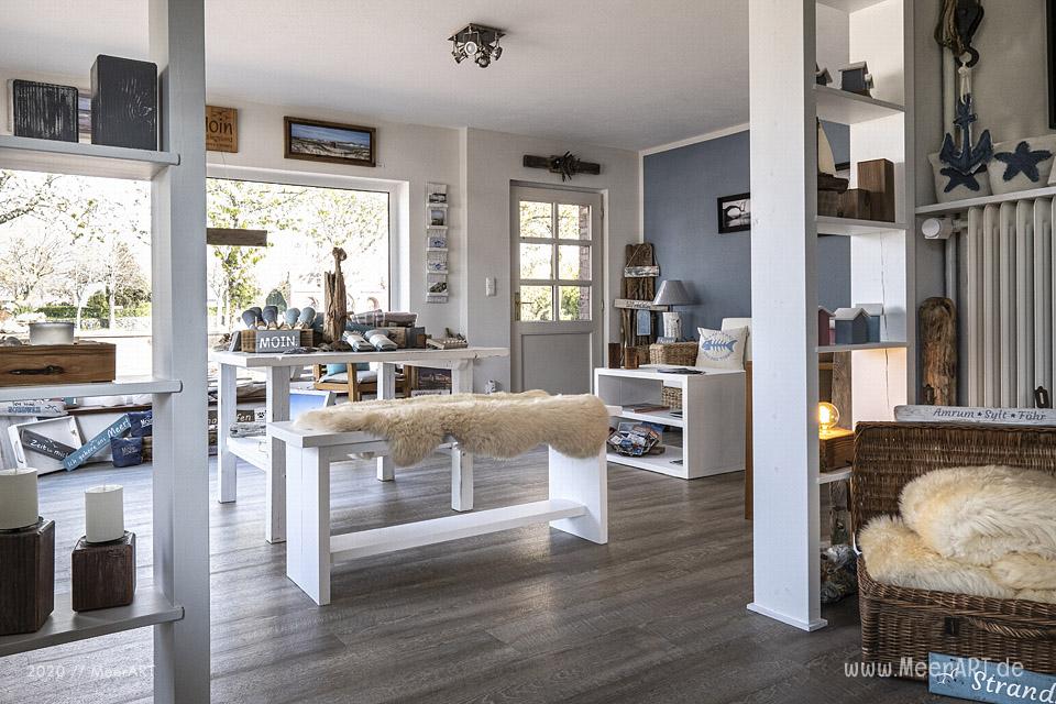 Das Atelier „MeerART / För to Huus“ in Langenhorn (Nordfriesland) mit handgefertigten Wohnaccessoires und Rahmen mit maritimen Motiven // Foto: MeerART/Ralph Kerpa