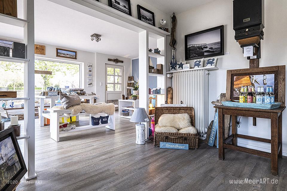 Das Atelier „MeerART / För to Huus“ in Langenhorn (Nordfriesland) mit handgefertigten Wohnaccessoires und Rahmen mit maritimen Motiven // Foto: MeerART/Ralph Kerpa