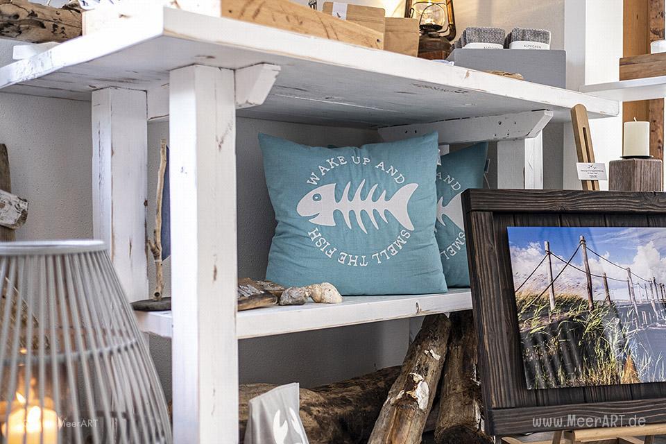 Das Atelier „MeerART / För to Huus“ in Langenhorn (Nordfriesland) mit handgefertigten Wohnaccessoires und Rahmen mit maritimen Motiven // Foto: MeerART/Ralph Kerpa