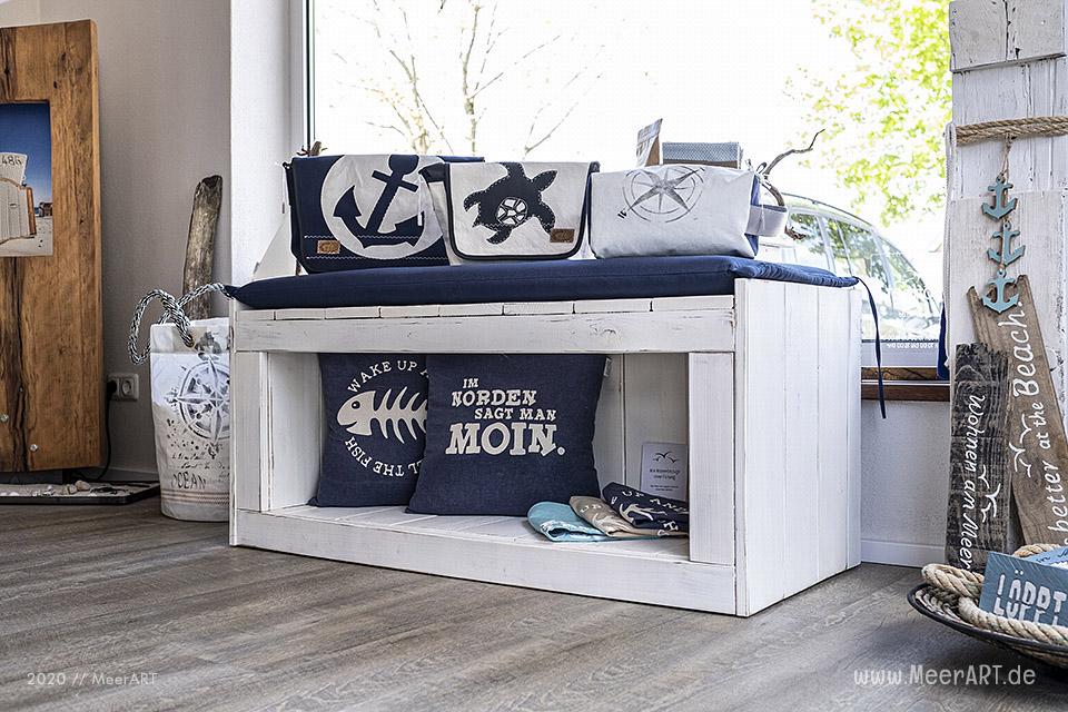 Das Atelier „MeerART / För to Huus“ in Langenhorn (Nordfriesland) mit handgefertigten Wohnaccessoires und Rahmen mit maritimen Motiven // Foto: MeerART/Ralph Kerpa
