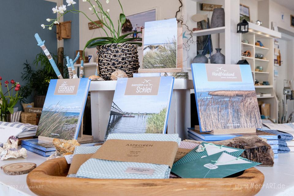 Das Atelier „MeerART för to Huus“ in Langenhorn an der Westküste (Nordfriesland) mit handgefertigten Wohn- und Gartenaccessoires sowie Rahmungen mit maritimen Motiven aus den Reportagen von den Küstenregionen an Nord- und Ostsee // Foto: MeerART / Ralph Kerpa