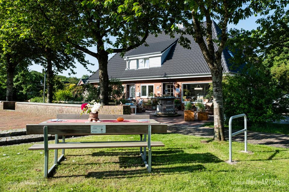 Das Atelier „MeerART för to Huus“ in Langenhorn an der Westküste (Nordfriesland) mit handgefertigten Wohn- und Gartenaccessoires sowie Rahmungen mit maritimen Motiven aus den Reportagen von den Küstenregionen an Nord- und Ostsee // Foto: MeerART / Ralph Kerpa