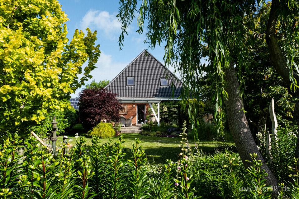 Das Atelier „MeerART för to Huus“ in Langenhorn an der Westküste (Nordfriesland) mit handgefertigten Wohn- und Gartenaccessoires sowie Rahmungen mit maritimen Motiven aus den Reportagen von den Küstenregionen an Nord- und Ostsee // Foto: MeerART / Ralph Kerpa