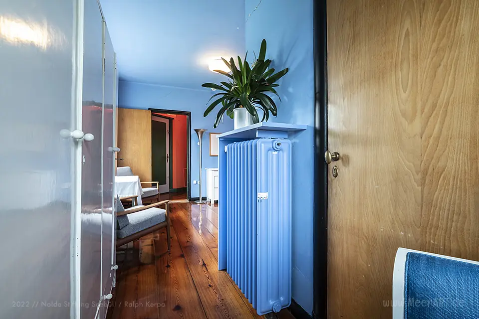 Nolde Haus - Blaues Zimmer vor der Sanierung am 16.10.2019 // Foto: Nolde Stiftung Seebüll / Ralph Kerpa
