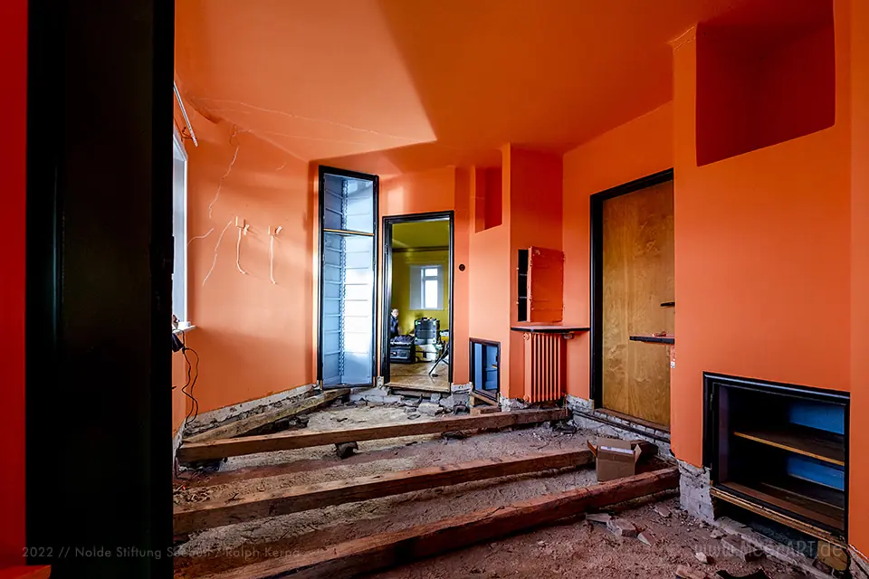 Nolde Haus - Das rote Zimmer während der Sanierung im Dezember 2019 // Foto: Nolde Stiftung Seebüll / Ralph Kerpa
