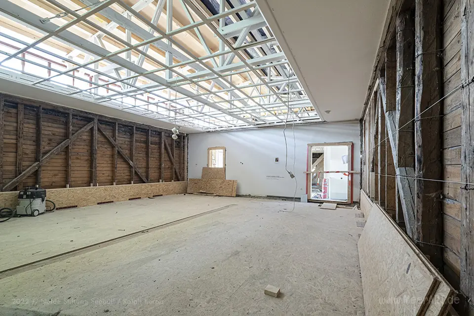 Nolde Haus - Der Bildersaal während der Sanierung im August 2020 // Foto: Nolde Stiftung Seebüll / Ralph Kerpa