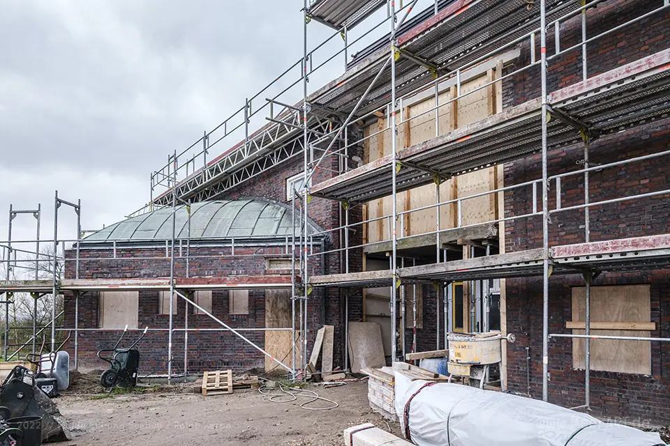 Nolde Haus - Arbeiten an der Fassade vom Wohn- und Atelierhaus während der Sanierung im Januar 2021 // Foto: Nolde Stiftung Seebüll / Ralph Kerpa
