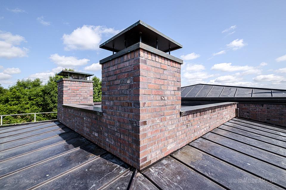 Nolde Haus - Arbeiten am Dach während der Sanierung im Juli 2021 // Foto: Nolde Stiftung Seebüll / Ralph Kerpa