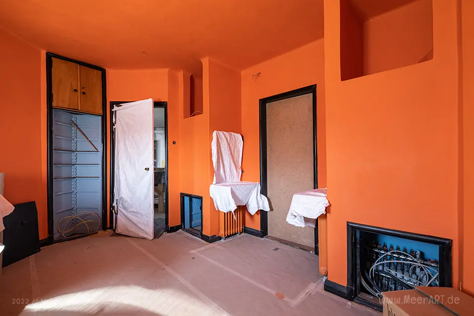 Nolde Haus - Das rote Zimmer während der Sanierung im März 2022 // Foto: Nolde Stiftung Seebüll / Ralph Kerpa