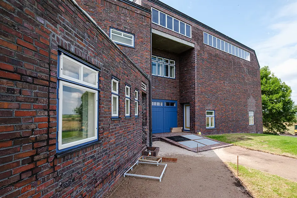 Nolde Haus - Das Wohn- und Atelierhaus von Emil Nolde während der Sanierung im Juli 2022 // Foto: Nolde Stiftung Seebüll / Ralph Kerpa