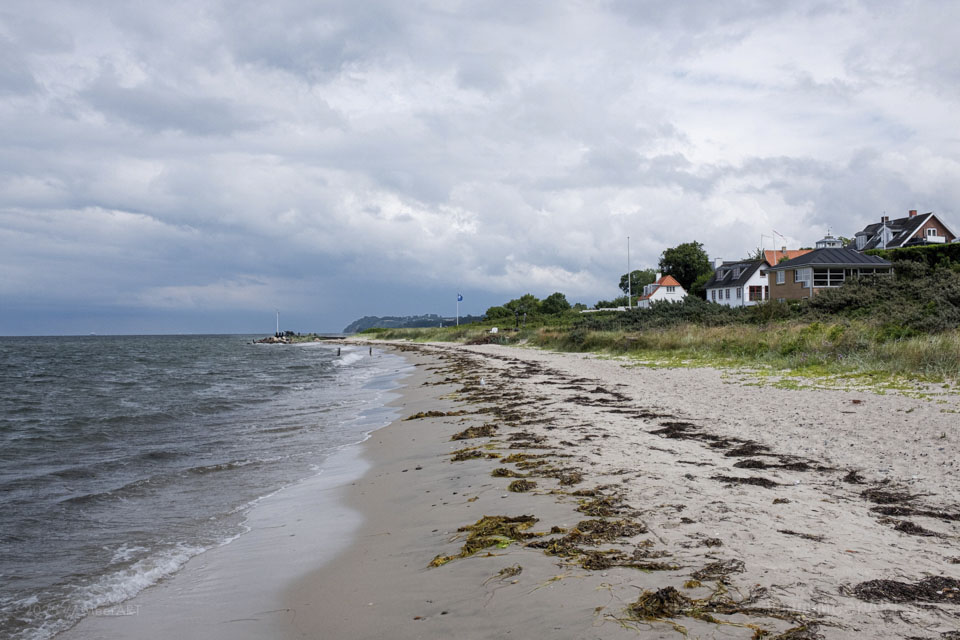 Der Ferienort Strib zeichnet sich durch seinen einladenden Sandstrand und die wunderschöne Natur am Kleinen Belt aus.