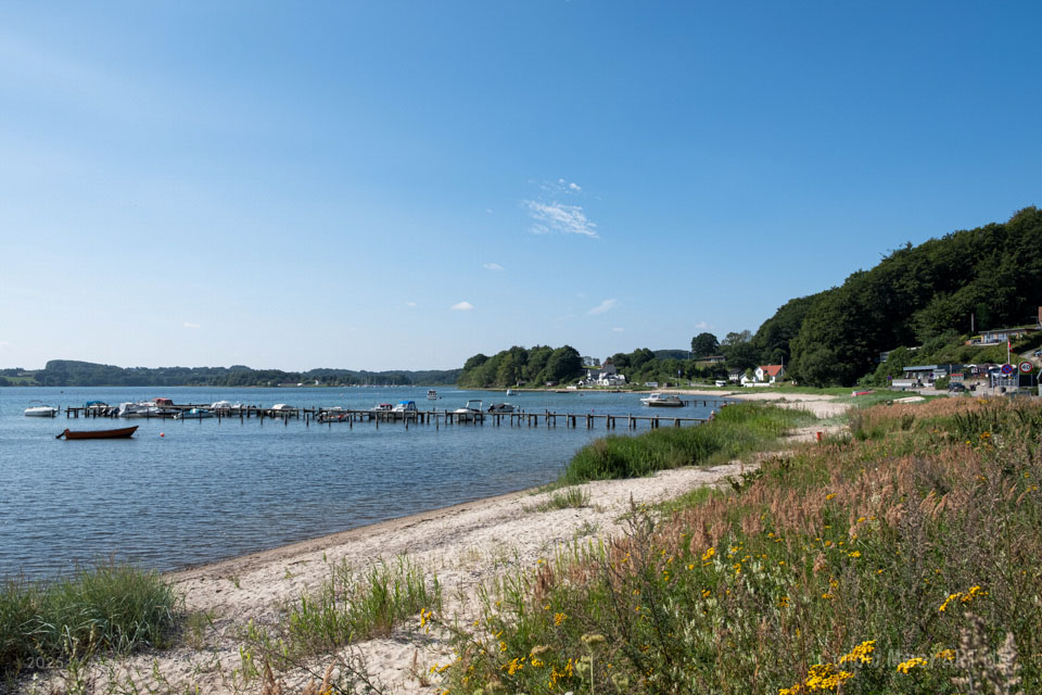 Genner Strand - Ein wundervoller Sommertag am der idyllischen Genner Bucht // Foto: MeerART / Ralph Kerpa