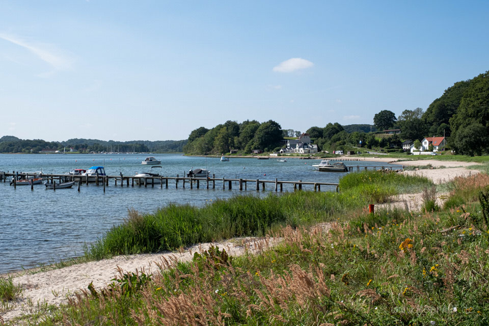Genner Strand - Ein wundervoller Sommertag am der idyllischen Genner Bucht // Foto: MeerART / Ralph Kerpa