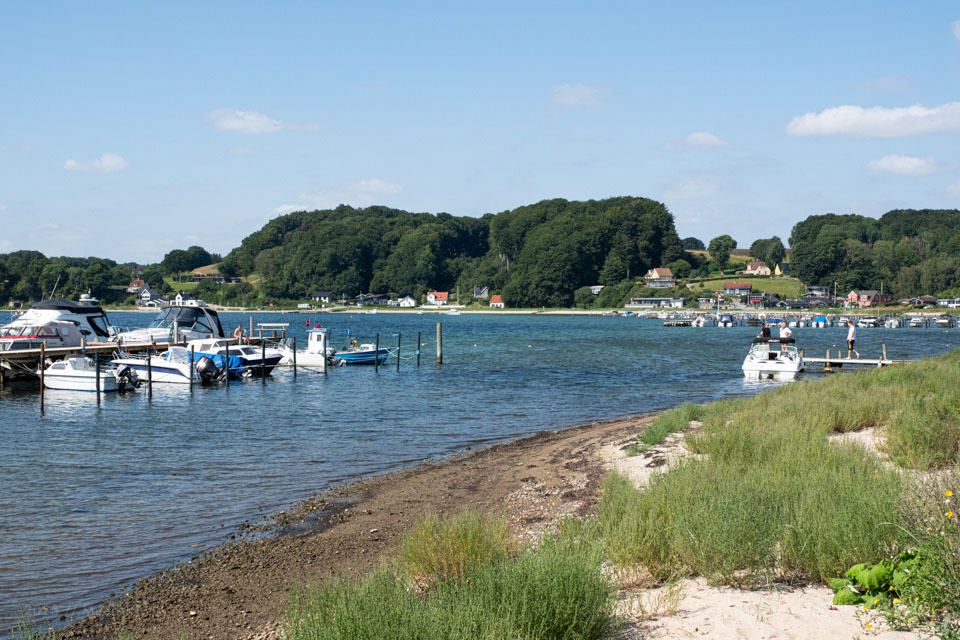 Genner Strand - Ein wundervoller Sommertag am der idyllischen Genner Bucht // Foto: MeerART / Ralph Kerpa