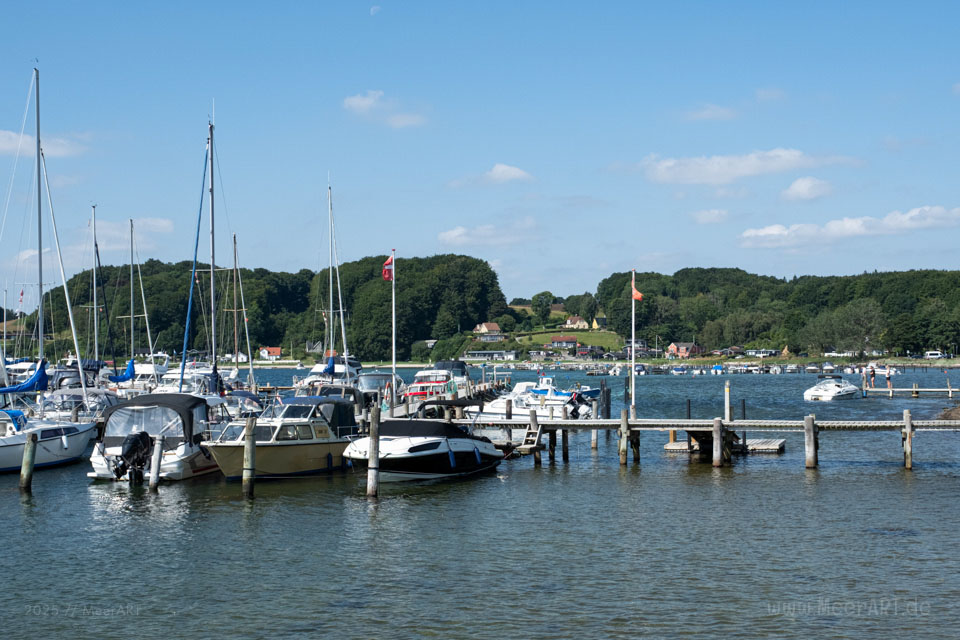 Genner Strand - Ein wundervoller Sommertag am der idyllischen Genner Bucht // Foto: MeerART / Ralph Kerpa