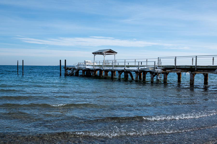 Der Naturstrand in Norgaardholz an der Flensburger Förde im Winter 2026 // Foto: MeerART / Ralph Kerpa