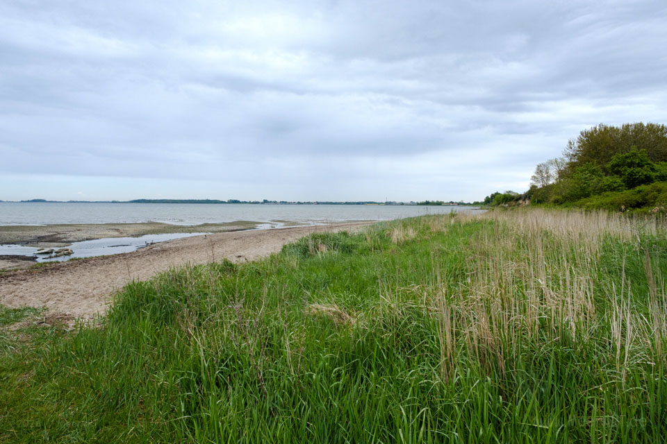 Zwischen Gut und Ostsee: Unterwegs auf einer malerischen Rundtour beim Gut Oestergaard // Foto: MeerART