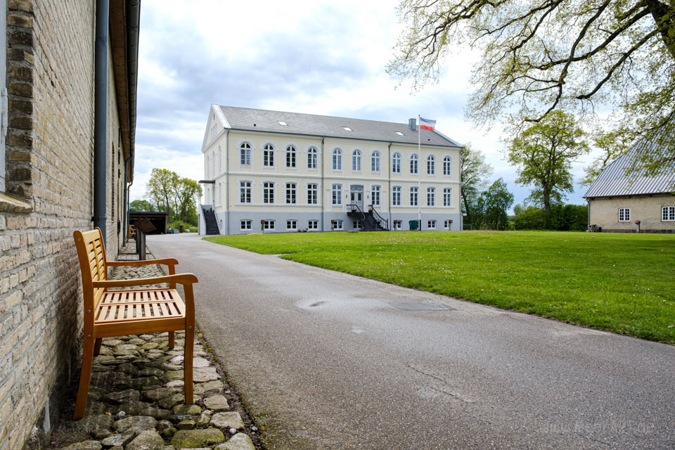 Zwischen Gut und Ostsee: Unterwegs auf einer malerischen Rundtour beim Gut Oestergaard // Foto: MeerART